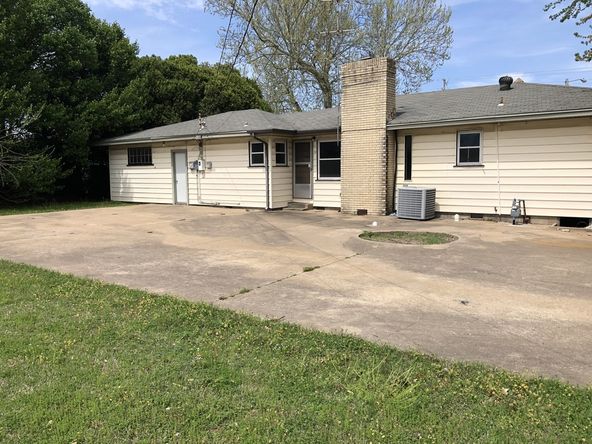 Office For Sale: 5126 E 21st St, Tulsa, OK 74114